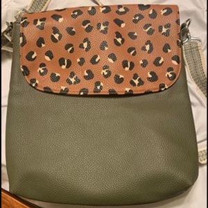 Studio Thirty-One Cross body purse